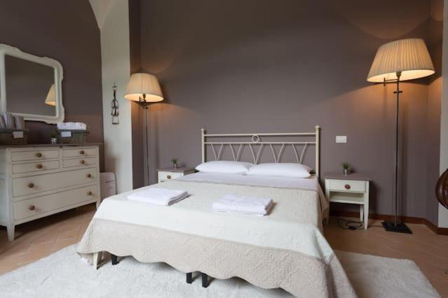 Ht Castello Di Campolongo Aparthotel Valfabbrica Eksteriør bilde