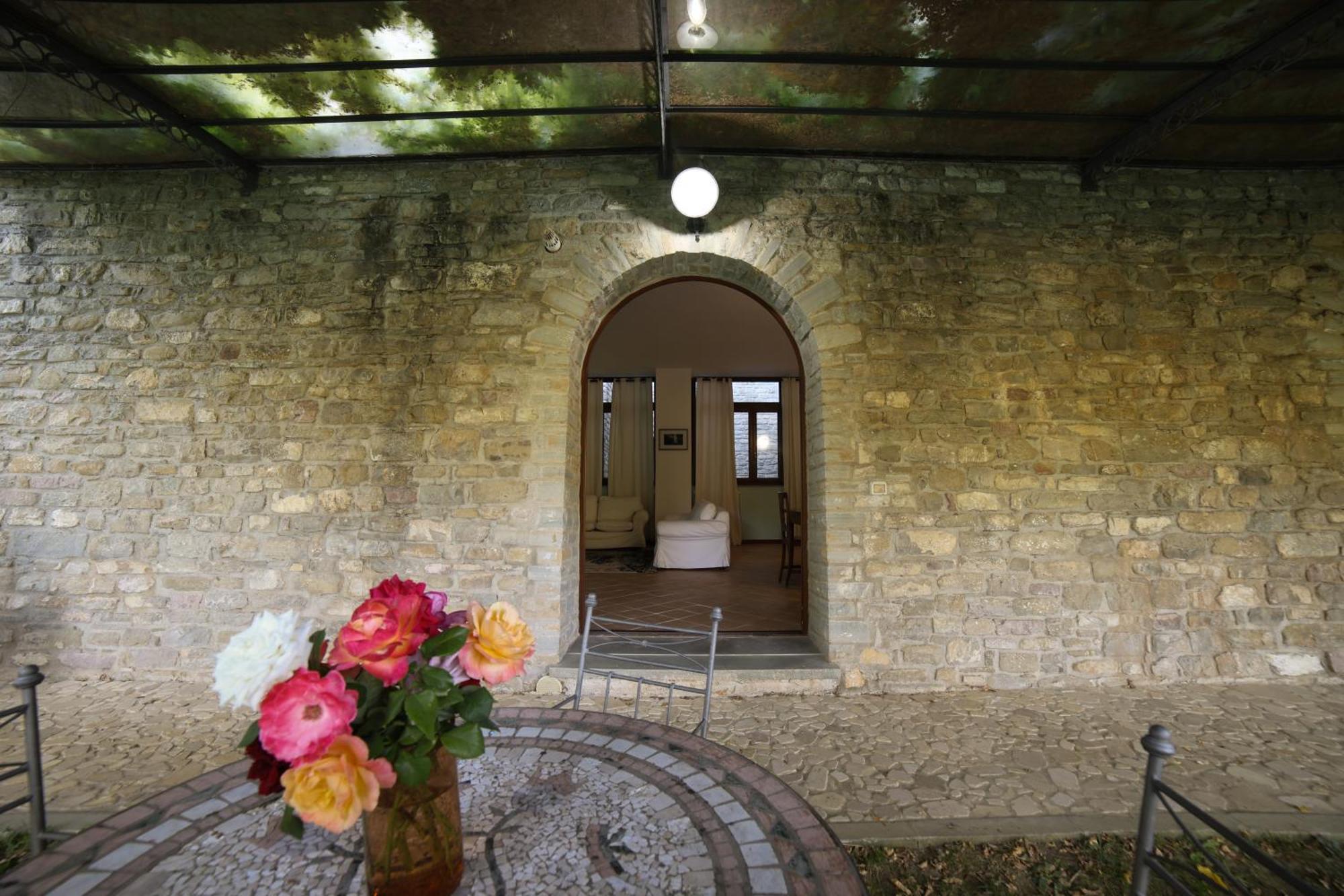 Ht Castello Di Campolongo Aparthotel Valfabbrica Eksteriør bilde