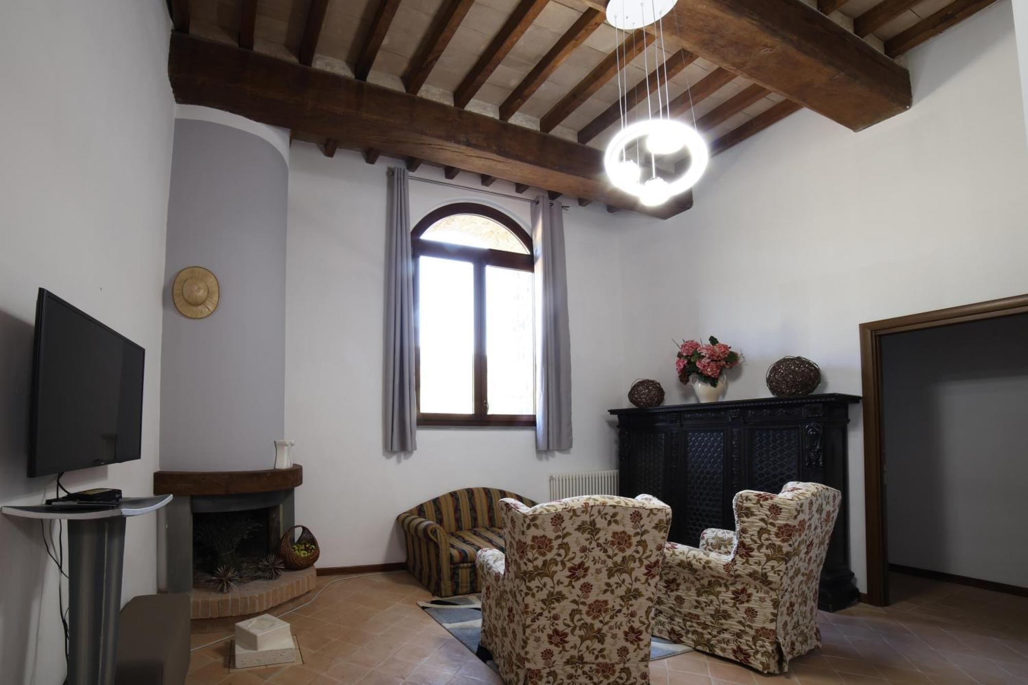 Ht Castello Di Campolongo Aparthotel Valfabbrica Eksteriør bilde